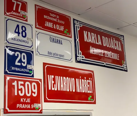 Smaltované cedule – výroba cca tři týdny
