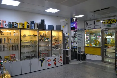 Vstup do zámečnictví ve vestibulu metra Ládví